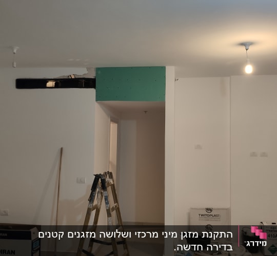 ארגז קרטון של מזגן תדיראן וחלקי התקנה